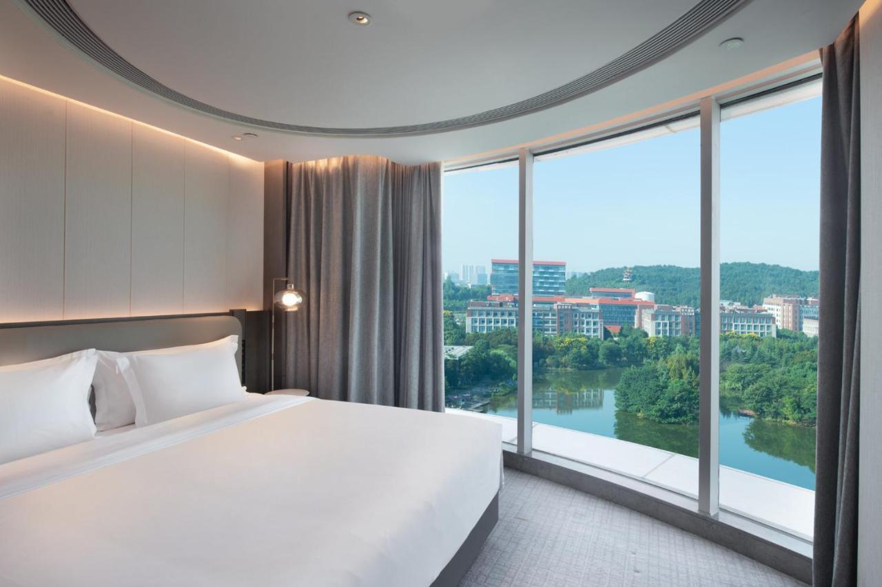 Crowne Plaza Wuhan Optics Valley, An Ihg Hotel Dış mekan fotoğraf